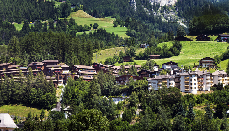 Das Hotel Goldried oberhalb der Gemeinde Matrei in Osttirol.