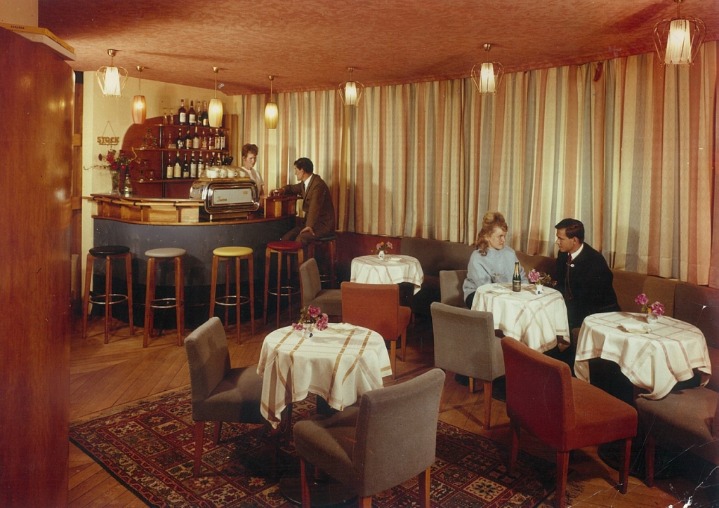 So sah es vor einigen Jahrzehnten in der Bar  vom "Hochfirst" aus. Ein Beleg: Zeiten ändern sich (Bild: Archiv Hotel Hochfirst)
