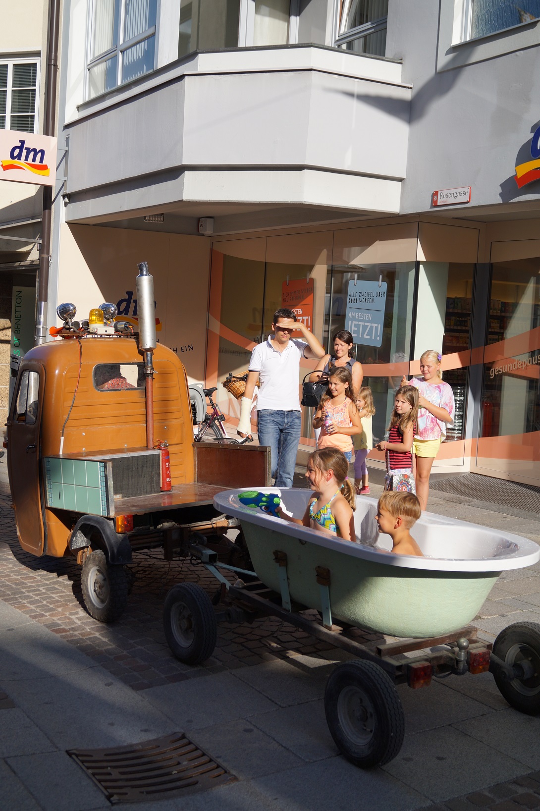 Auch alternative Wege Kinder zu baden wurden beim "Olala" in Lienz erfolgreich ausprobiert! (Bild: Angelika Stegmayr)