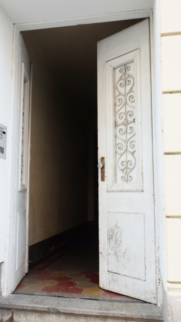 In Salzburgs Andräviertel sind aufwendig verzierte Türen zu finden