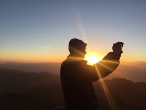 Ein Sonnenaufgang ist Höhepunkt für jeden Wanderer. Diesen Augenblick möchte man ganz einfach auch für später festhalten. (c) Florian Warum