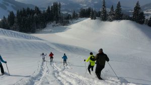 Winterspaß in Tirol: Schneeschuhwandern ist äußerst beliebt.