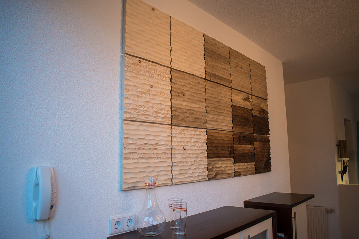 Schmuck für Ihr Wohnzimmer! Diese moderne Wandverkleidung aus Holz wird in den Alpen handgemacht.