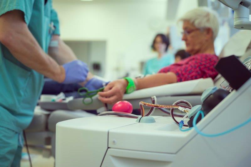 Wie lange muss man warten nach Tätowierung mit Blutspenden?