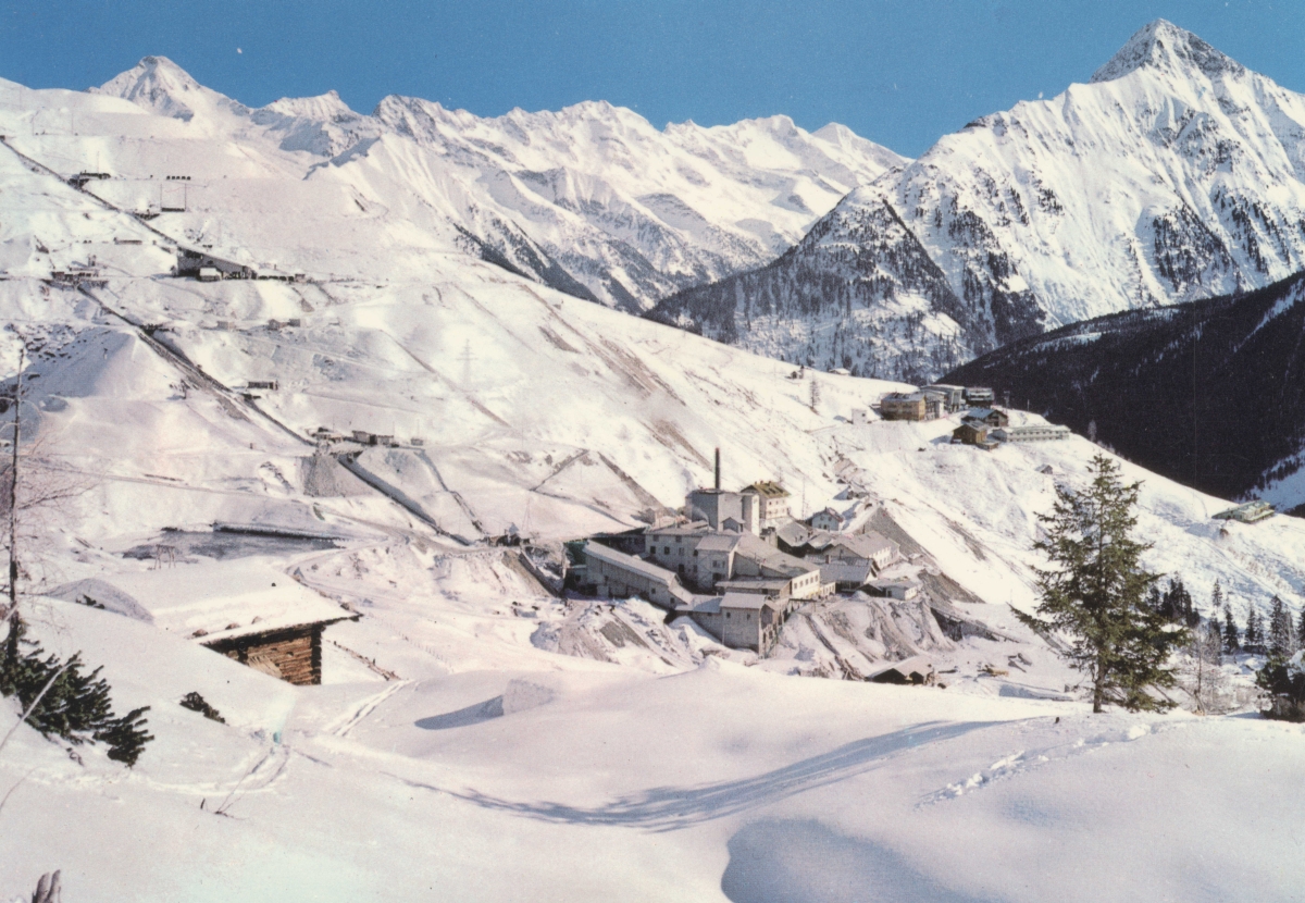 Auch im Winter wurde im Magnesitwerk Tux gearbeitet. Die Bedingungen waren hart beim Bergbau im Zillertal.